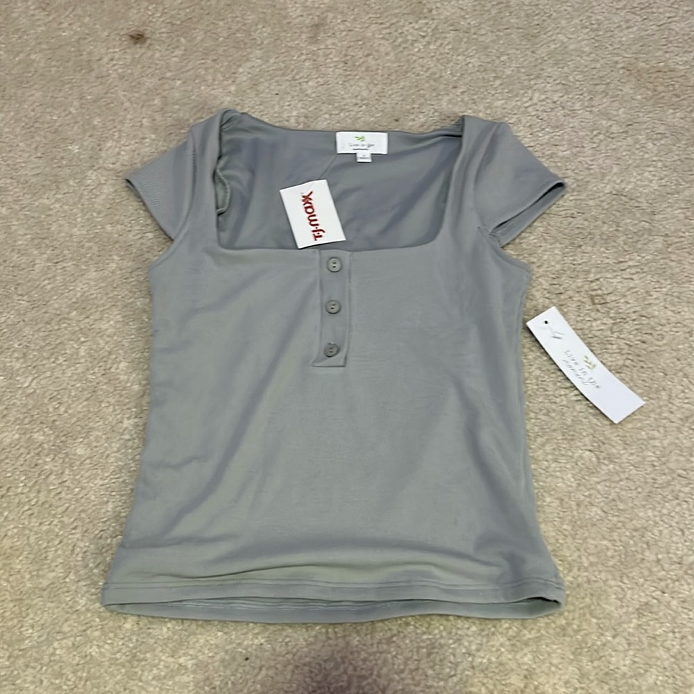NEW WITH TAGS Small Grey T-Shirt.